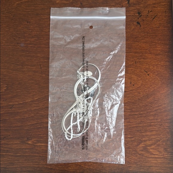 NWOT Elegant Silver Necklace! - Picture 6 of 6